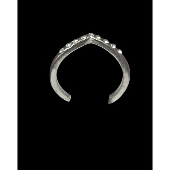 Minimalist Gemmed Chevron Silver Tone Ring Size 3 1/2 - Picture 9 of 12